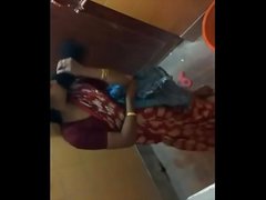 Indian Voyeur Porn Of Desi Bhabhi Filmed Taking Shower - Indian Sex Scandals